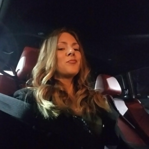 Meet your Posher, Jenny - Picture 3 of 3